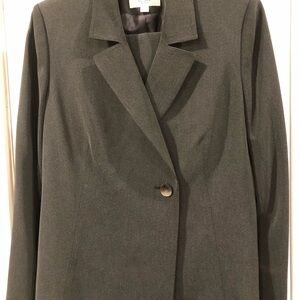 Le Suit Dark Gray Women's Blazer and Pant suit.